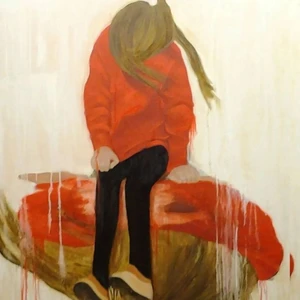 Her body makes itself free from her Shapeless shadow and leaves behind a youthful passion.
